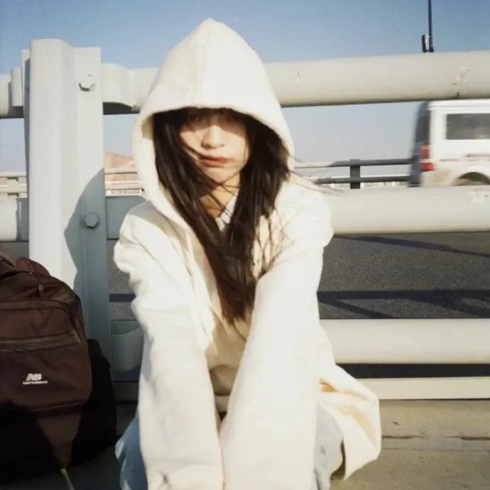 女扮男装后郁先生动了心